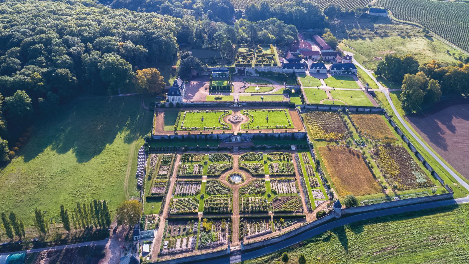 © Charly's Drone Les jardins Renaissance de Valmer, en Val de Loire