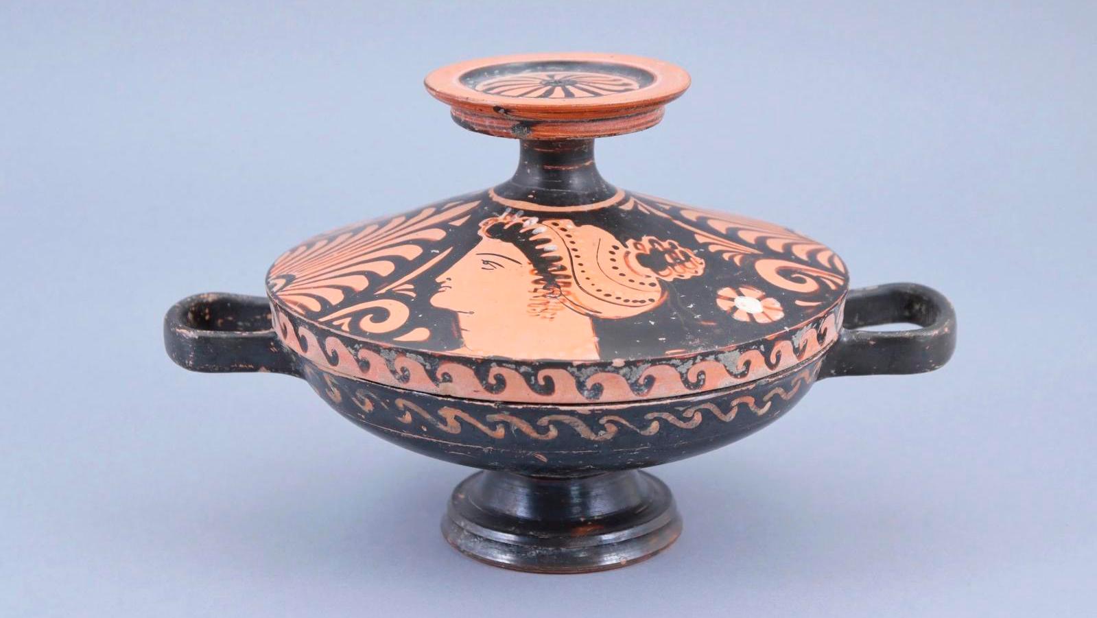 Ancient Greece, Greco-Roman Mediterranean, 4th -5th century BCE, Lekanis in black... Paul Gaudin Collection: Antiquity Rediscovered 