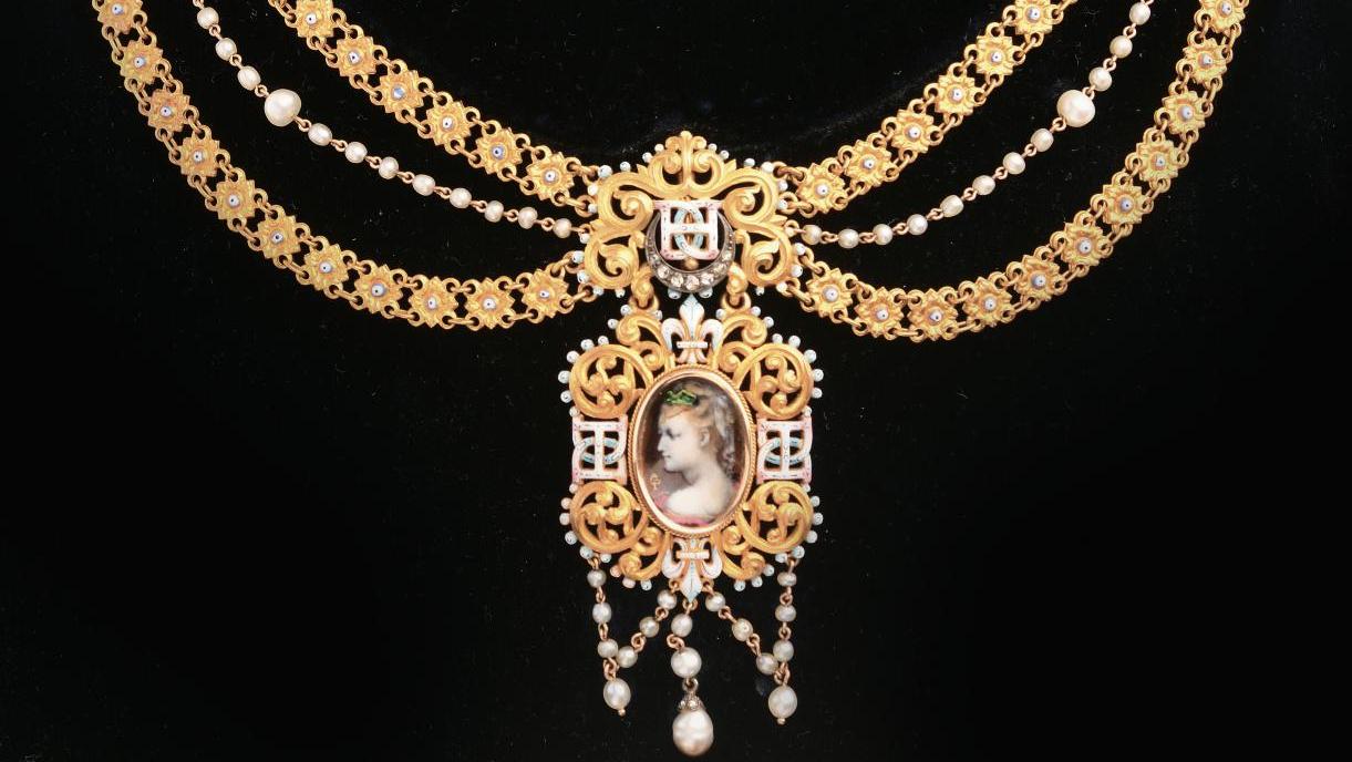 France, fin du XIXe siècle. Collier «Draperie» néo-Renaissance à transformation,... Un collier draperie XIXe et des diamants...