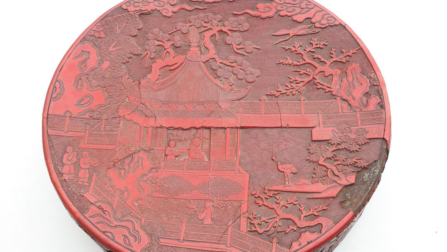 Chine, époque Ming (1368 - 1644), XVIe siècle. Boîte ronde en laque rouge cinabre... Des laques et porcelaines de Chine très désirables