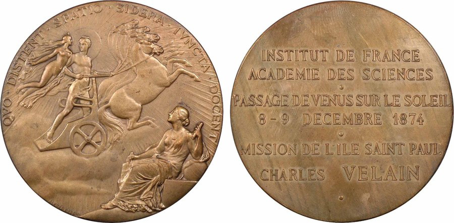 1 833 € IIIe République, médaille pour la mission de l’île Saint-Paul, Paris, 1874. Le géologue Charles Vélain a étudié l’éclipse de Vénus. Cuivre, 68