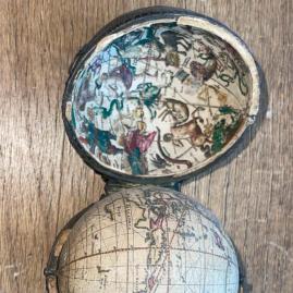 Globe de poche d'après Flamsteed