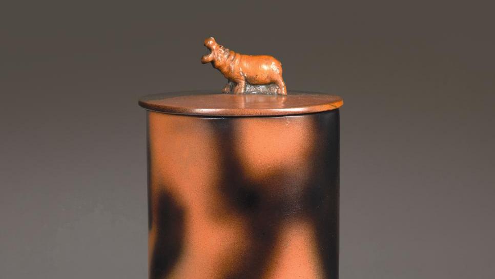 Pierre Bayle (1945-2004), vase cylindrique couvert en porcelaine émaillée dans les... Une passion partagée pour la céramique