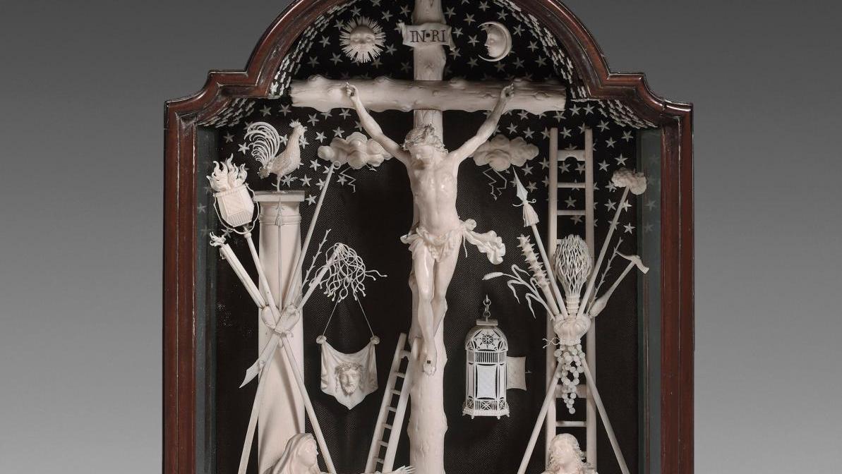 Jean-Antoine Belleteste (1730-1811), retable de dévotion figurant la Crucifixion,... Une crucifixion dieppoise en ivoire de Jean-Antoine Belleteste
