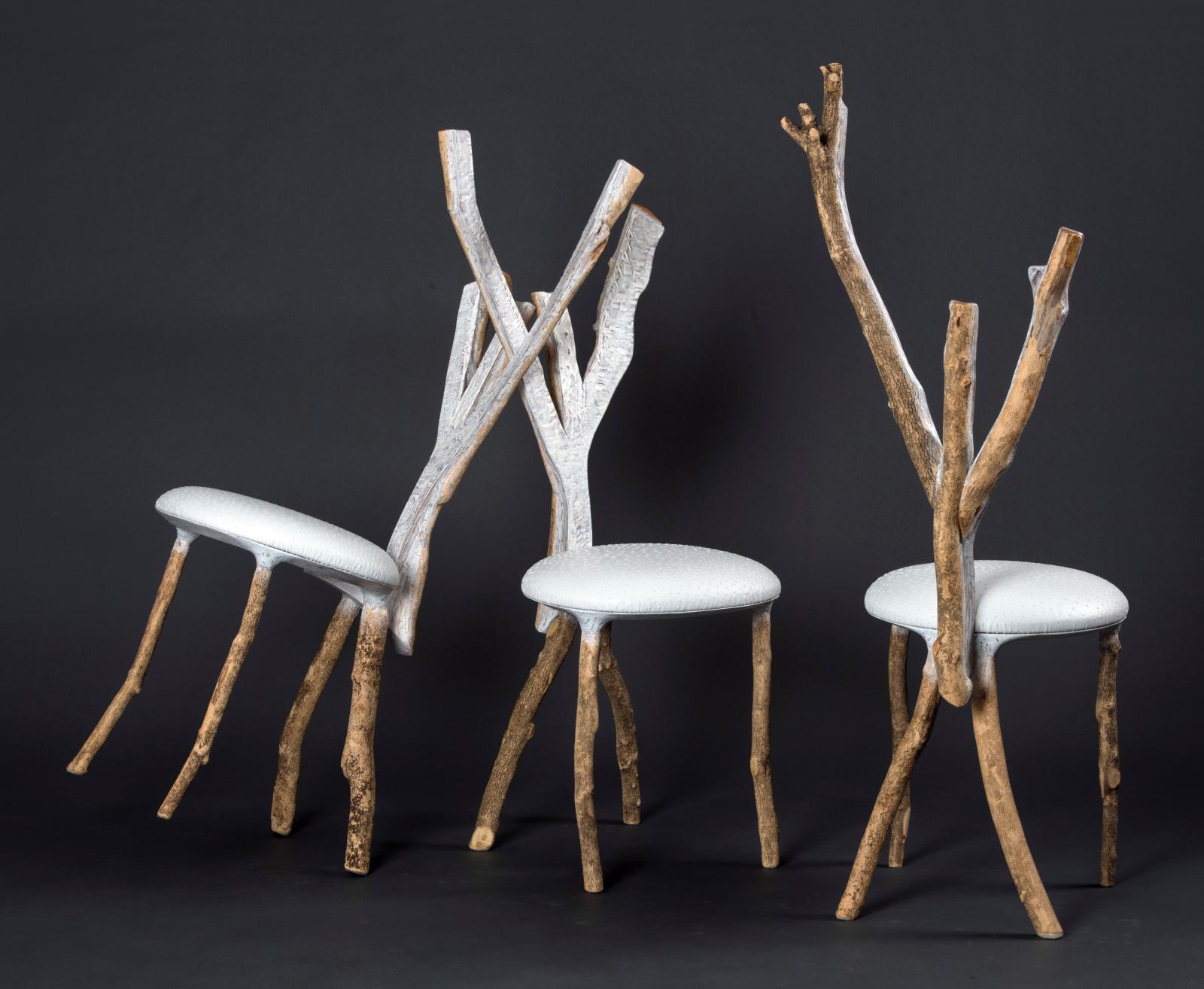 Yves Boucard (né en 1953), Viva, suite de six chaises en bois, 2018, h. : de 110 à 120 cm. Galerie Latham.