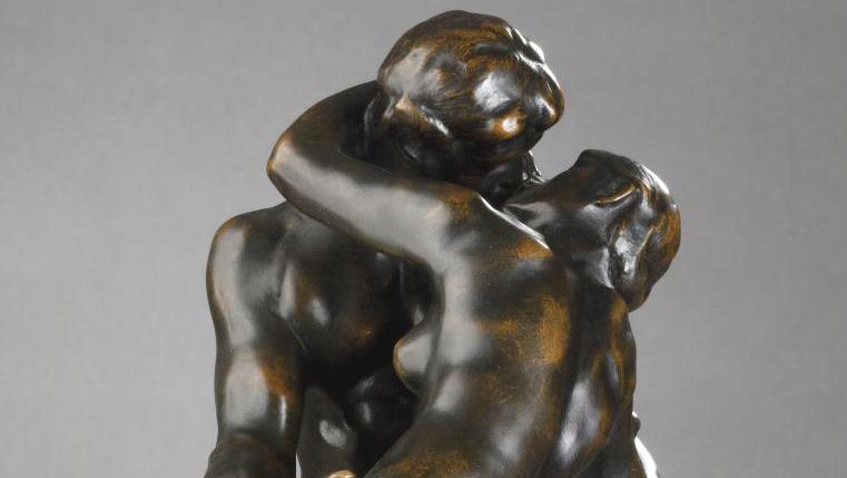 Auguste Rodin (1840-1917), Le Baiser, réduction no 2, épreuve en bronze à patine... Un baiser de Rodin plein de vie
