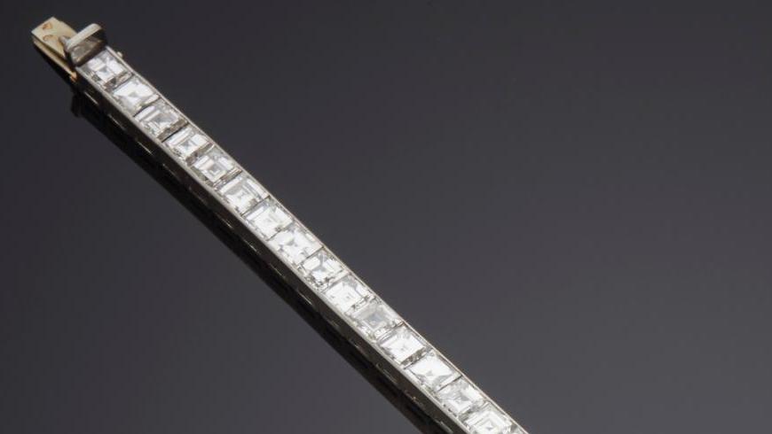Boucheron, bracelet rivière en platine et or gris orné de quarante diamants de taille... Bijoux de collection, de Boucheron à Boivin 