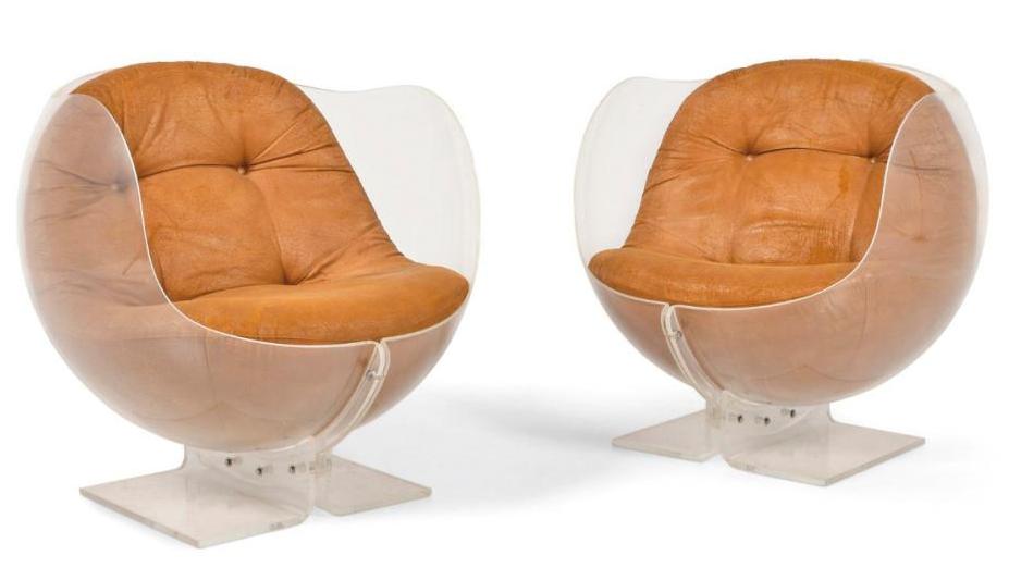 Boris Tabacoff (1927-1985), paire de fauteuils modèle Sphère, édition M.M.M., en... Fauteuils Sphère de Tabacoff : le design en Altuglas !