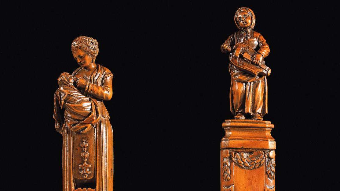 France, XVIIIe siècle. Casse-noisette à tenaille en buis sculpté d’une joueuse de... La douce mélodie des casse-noisettes