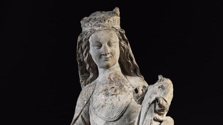 Ile-de-France, vers 1270-1280. Vierge à l’Enfant en calcaire sculptée en ronde bosse,... Un fleuron gothique d’Ile-de-France