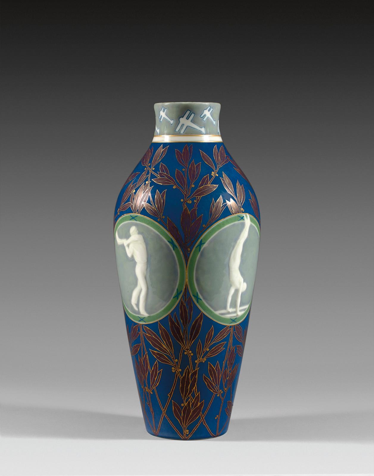 Vases olympiques en porcelaine de Sèvres 