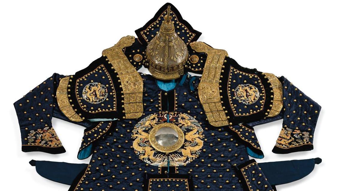 Chine, fin de la dynastie Qing (1644-1911). Armure de parade de général en soie bleu... Une armure de parade de la Chine des Qing