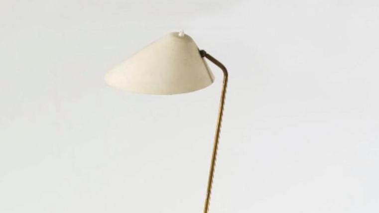 Pierre Guariche (1926-1995), lampadaire modèle G23 à double balancier composé de... Lumineux XXe siècle, avec Guariche et Sturtevant