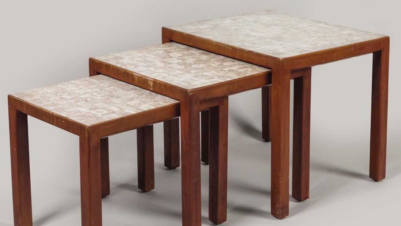 Jean Dunand (1877-1942), série de trois tables gigognes, pieds en bois, plateaux... Jean Dunand et Jean Puiforcat à l’honneur