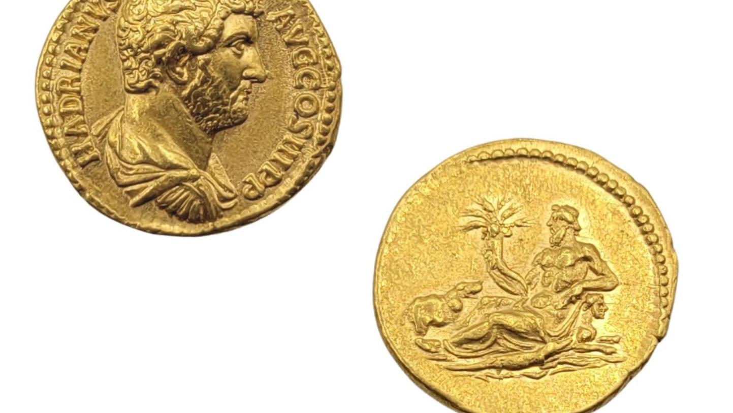 Hadrien (117-138), aureus, or, 7,3 g, Rome, 134-138 apr. J.-C.,buste tête nue, drapé... Hadrien et Marc-Aurèle sur monnaies d'or