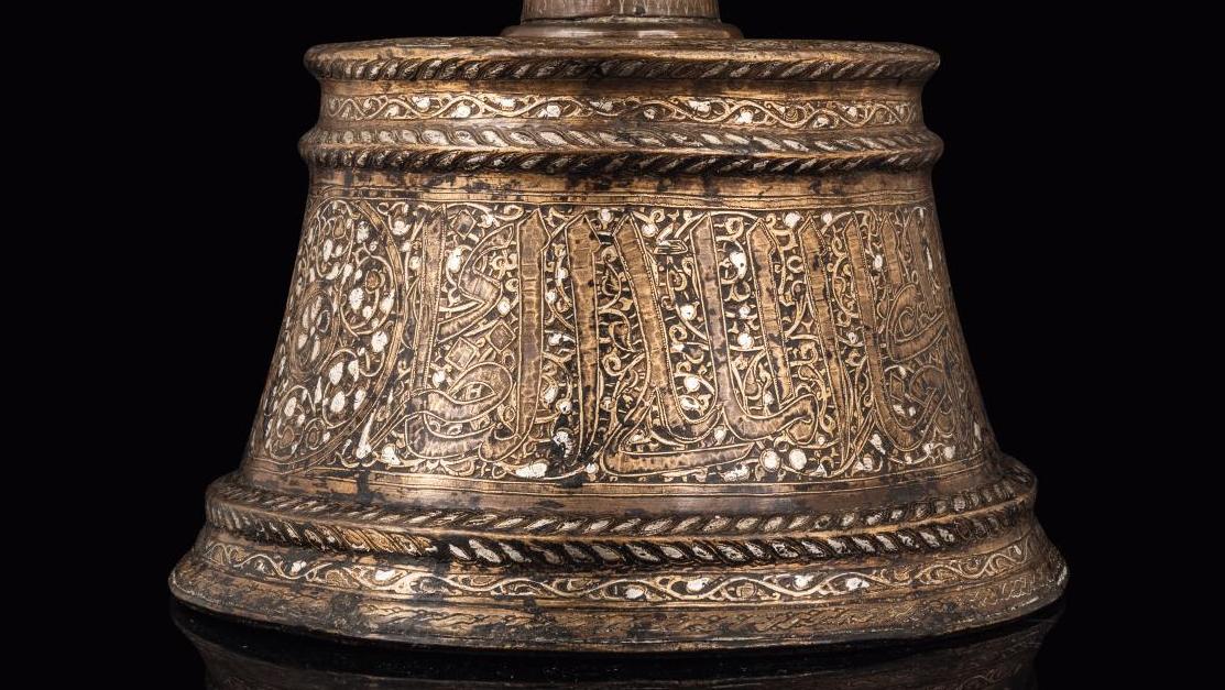 Égypte mamelouke, fin du XIIIe-début du XIVe siècle. Chandelier en laiton incisé... Les trésors d'Orient de la famille Tauzin