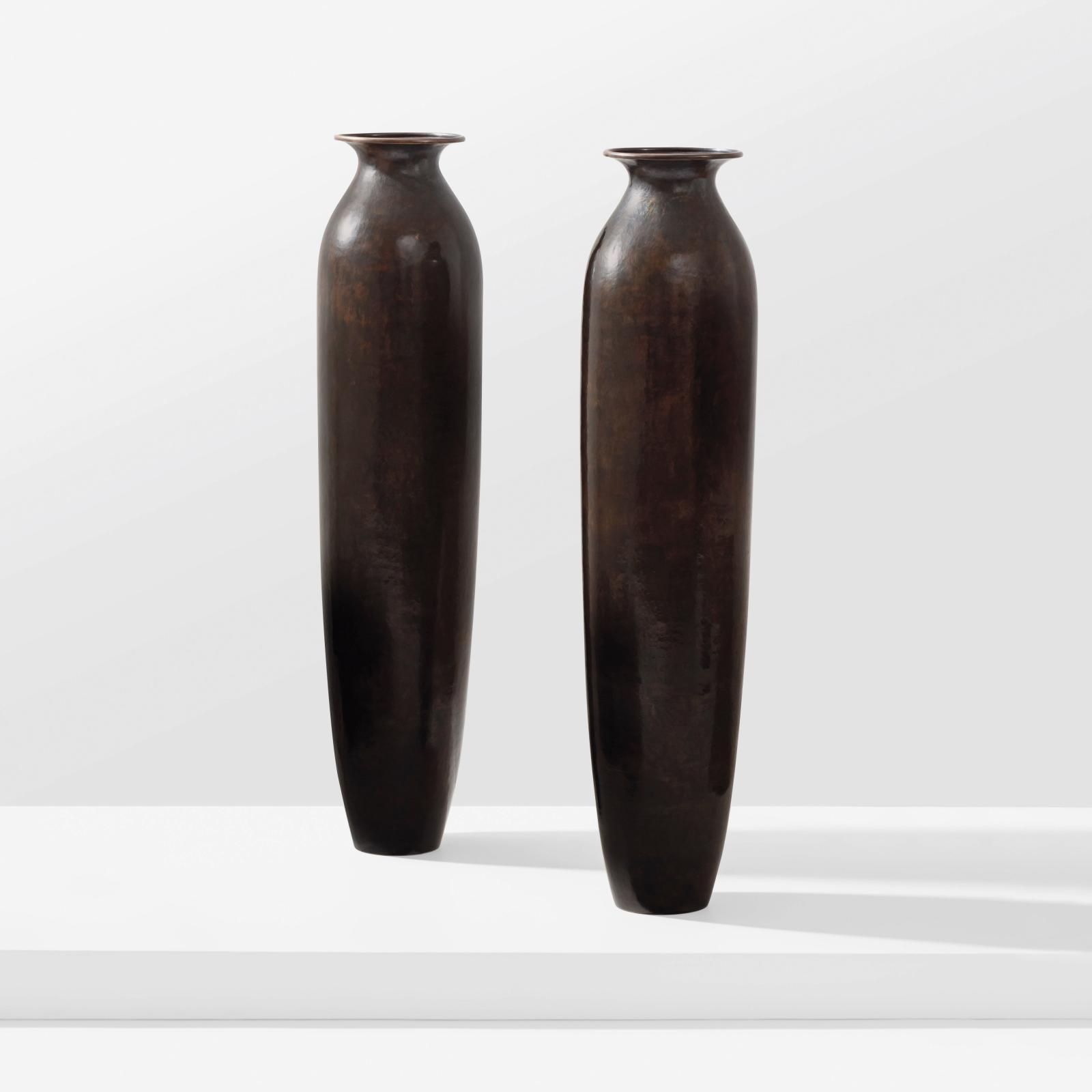 Des vases monumentaux de Jean Dunand