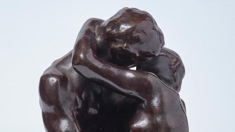 Auguste Rodin (1840-1917), Le Baiser, 4e réduction ou petit modèle, bronze à patine... Le Baiser de Rodin, petit modèle signé Rudier 