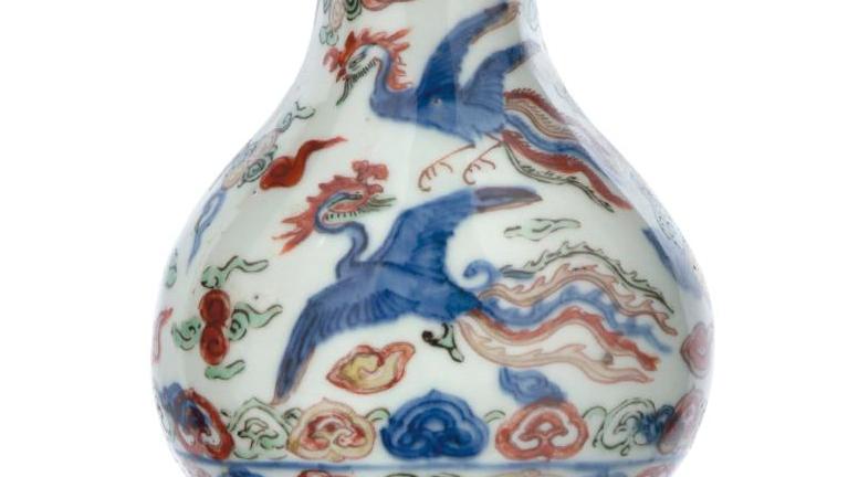 Chine, dynastie Ming, marque et période Wanli (1575-1620). Vase d’applique en forme... Une porcelaine Ming de la Chine de Segalen 