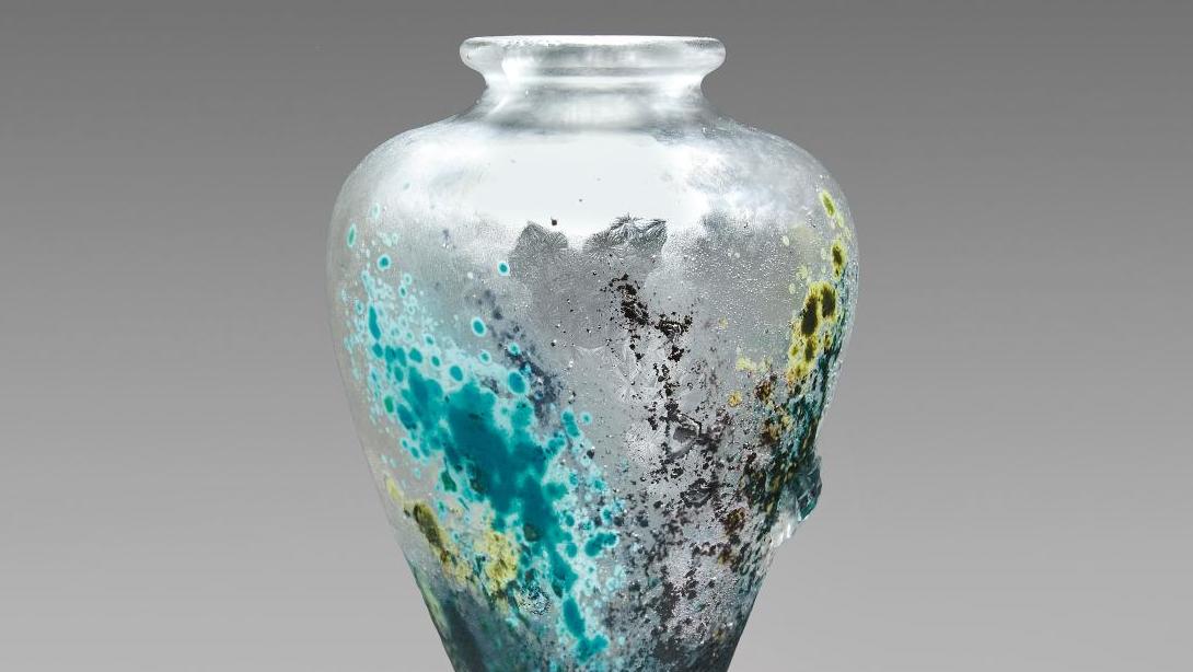 Émile Gallé (1846-1904), vase balustre Géologie sur piédouche, vers 1889, en verre... Gallé, du verre jaillit le succès
