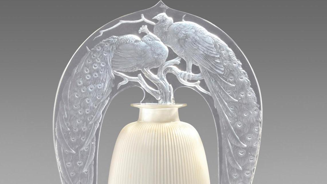   Une lampe flamboyante signée Lalique 