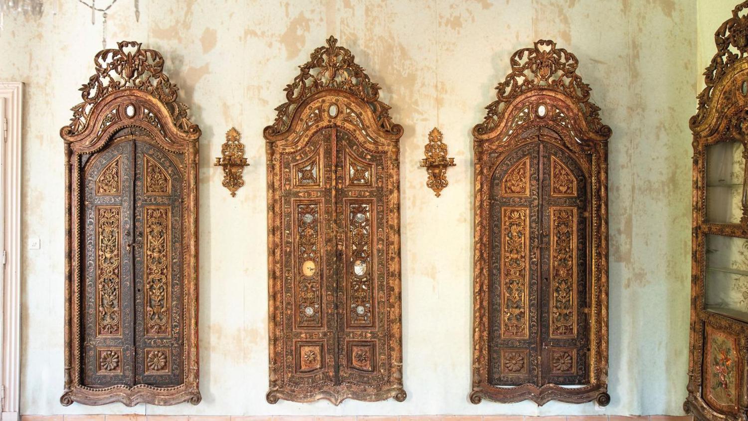 Syrie ottomane, début du XIXe siècle. Ensemble de six éléments en bois stuqué, peint,... Des boiseries ottomanes bien accueillies