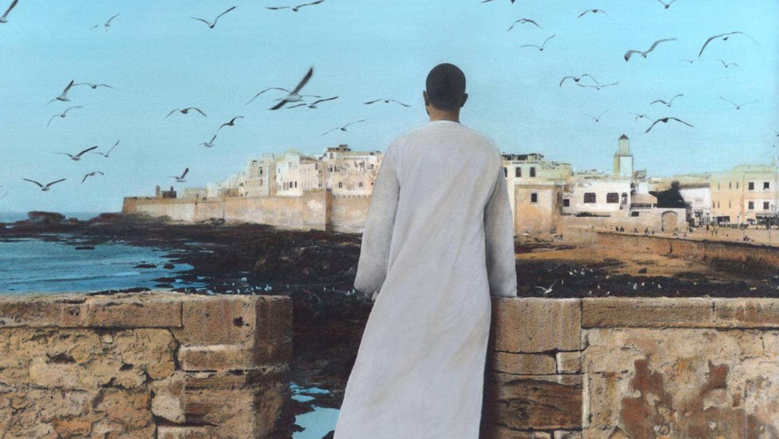 Youssef Nabil (né en 1972), Autoportrait, Essaouira (2011), présenté par la galerie... Marrakech au premier plan