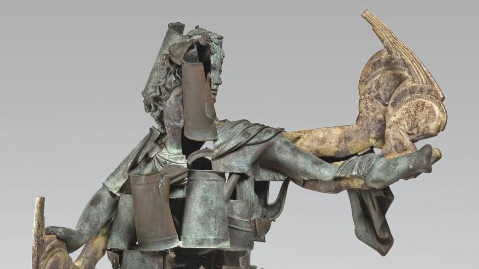 Arman, Expressissimo, 1995, transculpture, épreuve en bronze patiné et tôle d’acier,... Les antiques revus et corrigés par Arman