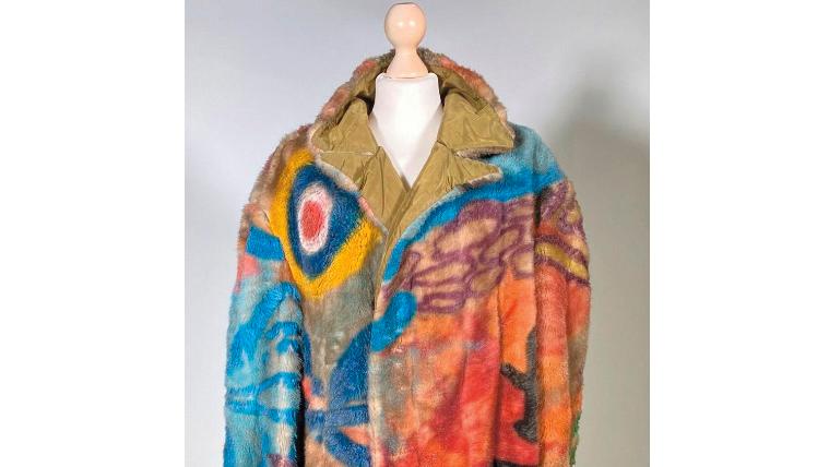 Jean-Charles de Castelbajac (né en 1949), manteau en fausse fourrure entièrement... L’univers décalé d'Irina Volkonskii, muse de Castelbajac