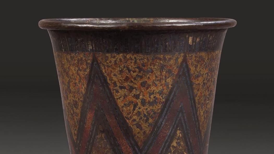 Claudius Linossier (1893-1953), Frise de grands zigzags et frise de bâtonnets, vase... Un vase 100% art déco de Claudius Linossier