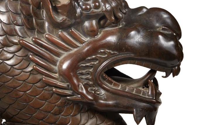 Indochine, XIXe siècle. Tête de dragon en bronze à patine brune, sur un socle en... Chers souvenirs de quatre années au Tonkin et à Pékin