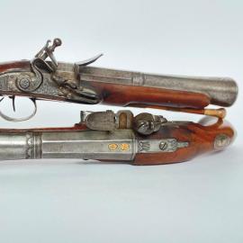 Pistolets de Turin et carabine Winchester