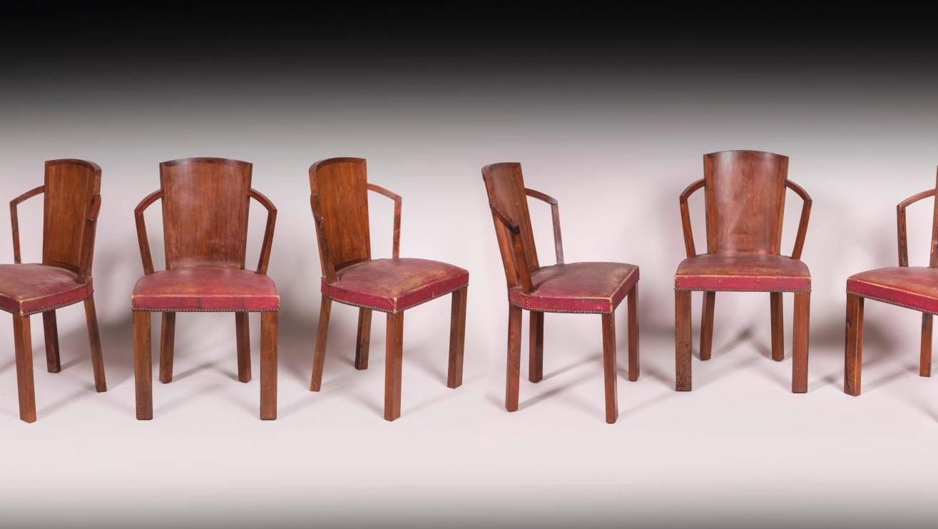 Pierre Chareau (1883-1950), suite de huit chaises, modernistes modèle MF 275,placage... Le modernisme de Pierre Chareau en trois lots 