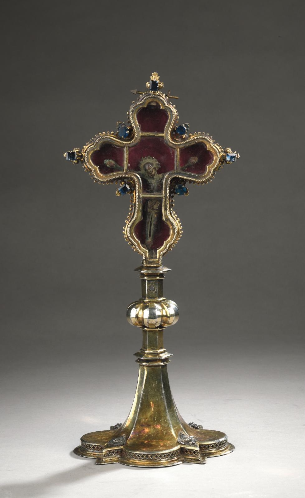 Une croix reliquaire du XVe justement consacrée