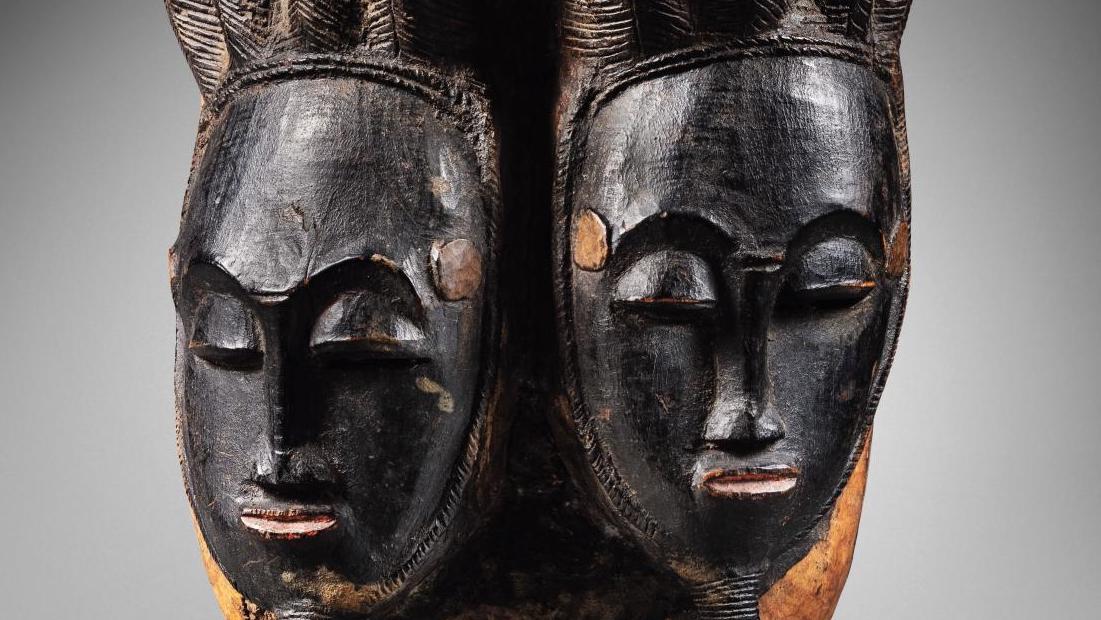 Côte d’Ivoire, culture baoulé. Masque double en bois, h. 25 cm. Estimation : 30 ... Jumeaux baoulés de Côte d’Ivoire
