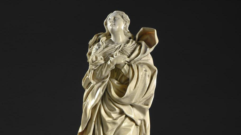 Claude Beissonat (dernier quart du XVIIe siècle), Immaculée Conception, groupe sculpté... Une Vierge en ivoire du XVIIe siècle de Claude Beissonat