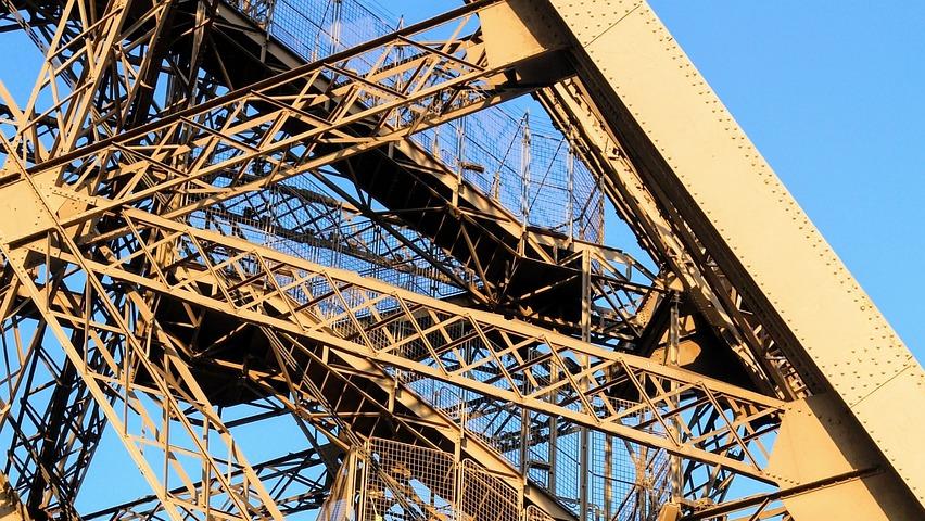   Mairie de Paris : rouille sur la tour Eiffel
