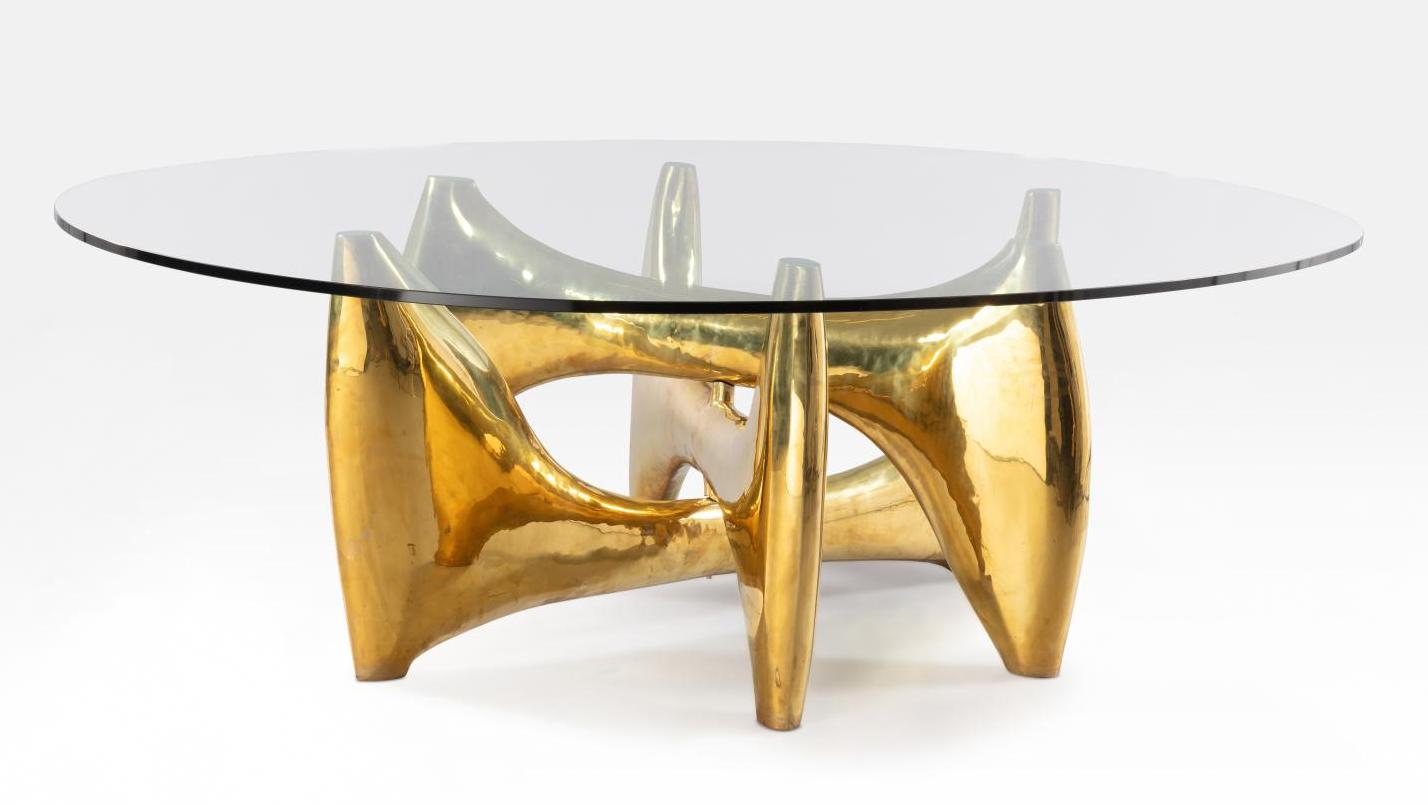 Philippe Hiquily (1925-2013), grande table Van Zuylen, 2012, modèle créé en 1967,... Collection Yves Gastou : Hiquily et Arbus en haut de l’affiche