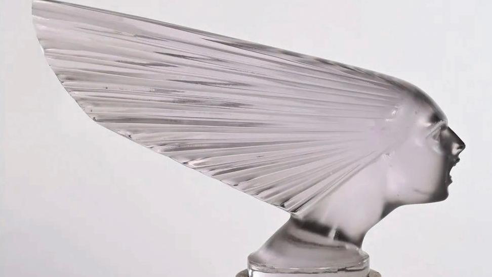 René Lalique (1860-1945), bouchon de radiateur «Victoire», en verre blanc moulé-pressé,... Cheveux au vent avec René Lalique