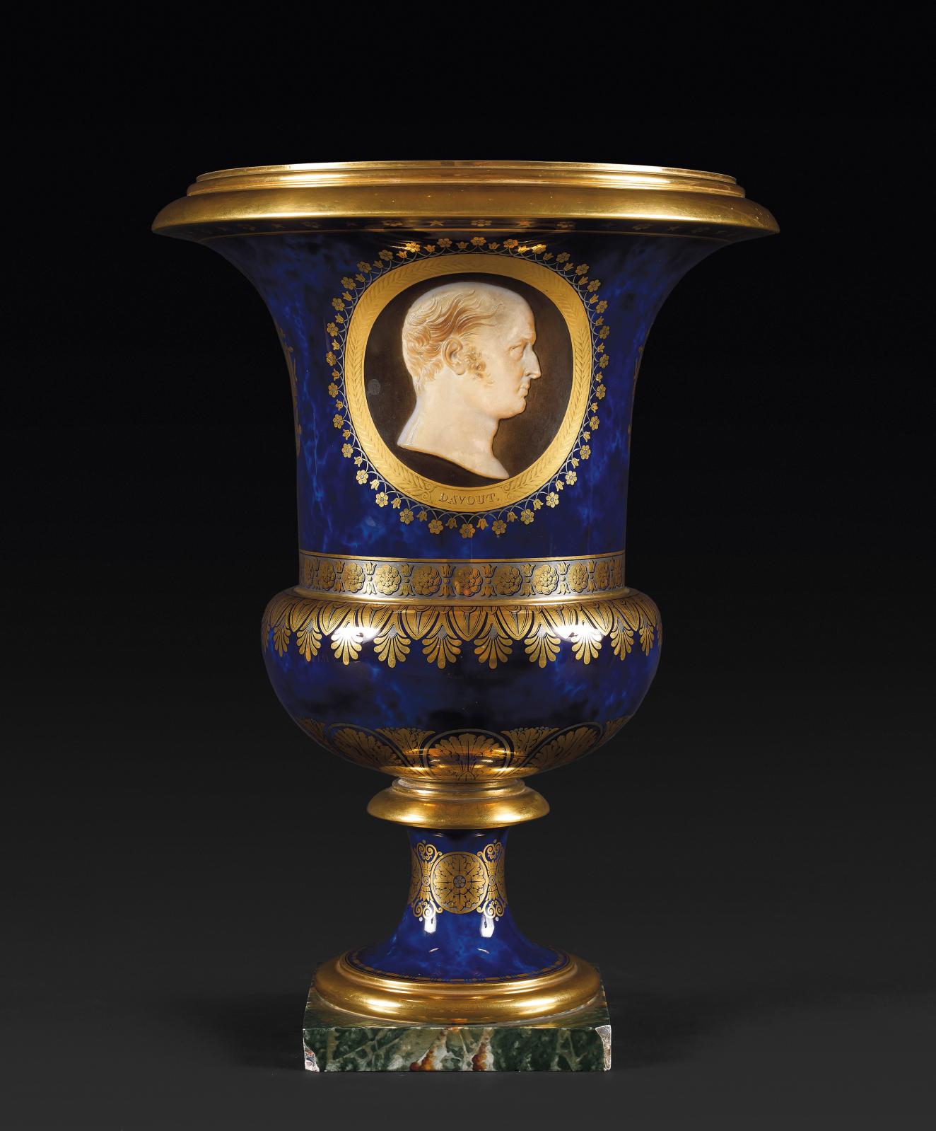 Un vase Médicis en porcelaine de Sèvres, témoignage historique