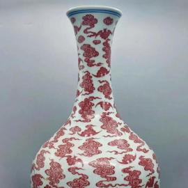Nuages et chauves-souris sur une porcelaine de Chine 