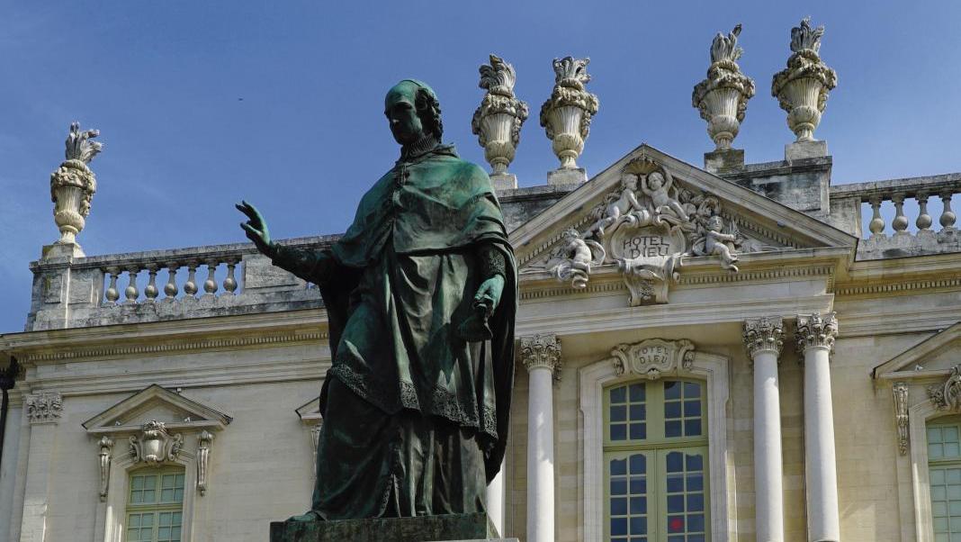 L’hôtel-Dieu de Carpentras et le monument en l’honneur d’Inguimbert. © Ville de ... La bibliothèque-musée l’Inguimbertine de Carpentras