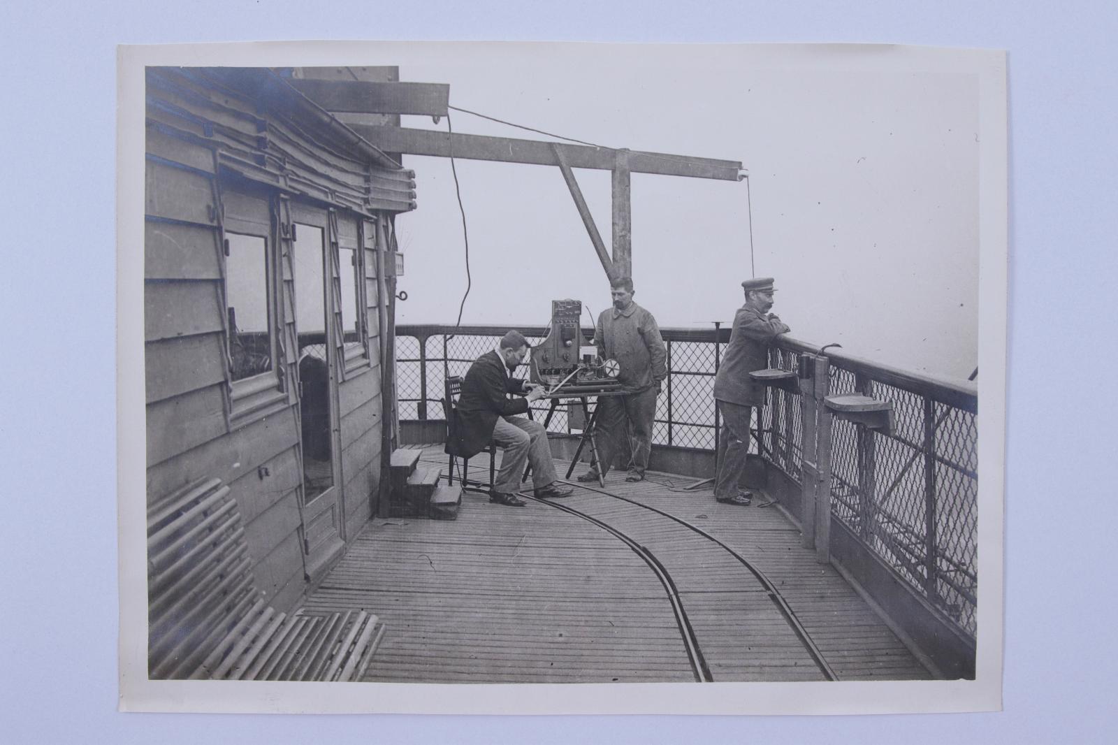 Ernest Roger, un pionnier de la télégraphie sans fil au sommet de la tour Eiffel