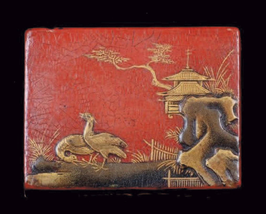 Époque Louis XVI. Boîte à mouches rectangulaire à décor à l’or d’un paysage chinoisant sur de la poudre de corne laquée corail, 6,3 x 5 x 