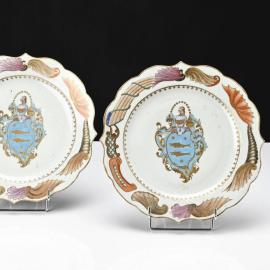 Porcelaine aux armoiries des Guillot  - Panorama (avant-vente)