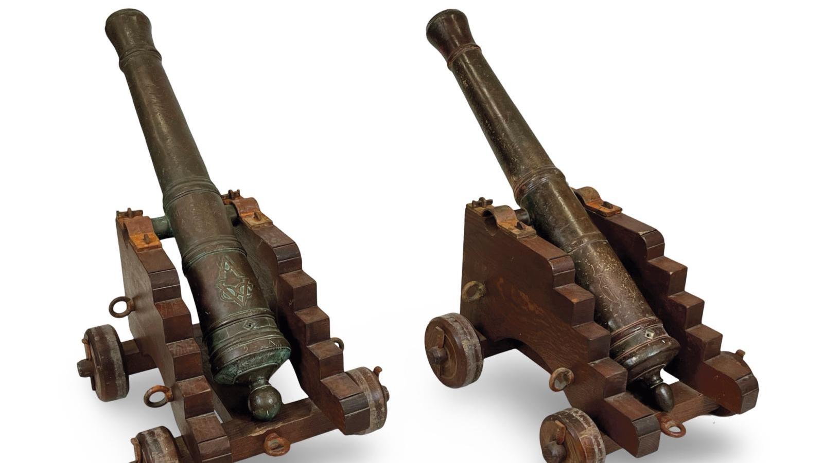 Pays-Bas, Compagnie des Indes orientales, XVIIIe siècle. Deux tubes de canon de 2... L’odeur de la poudre à canon à Blois