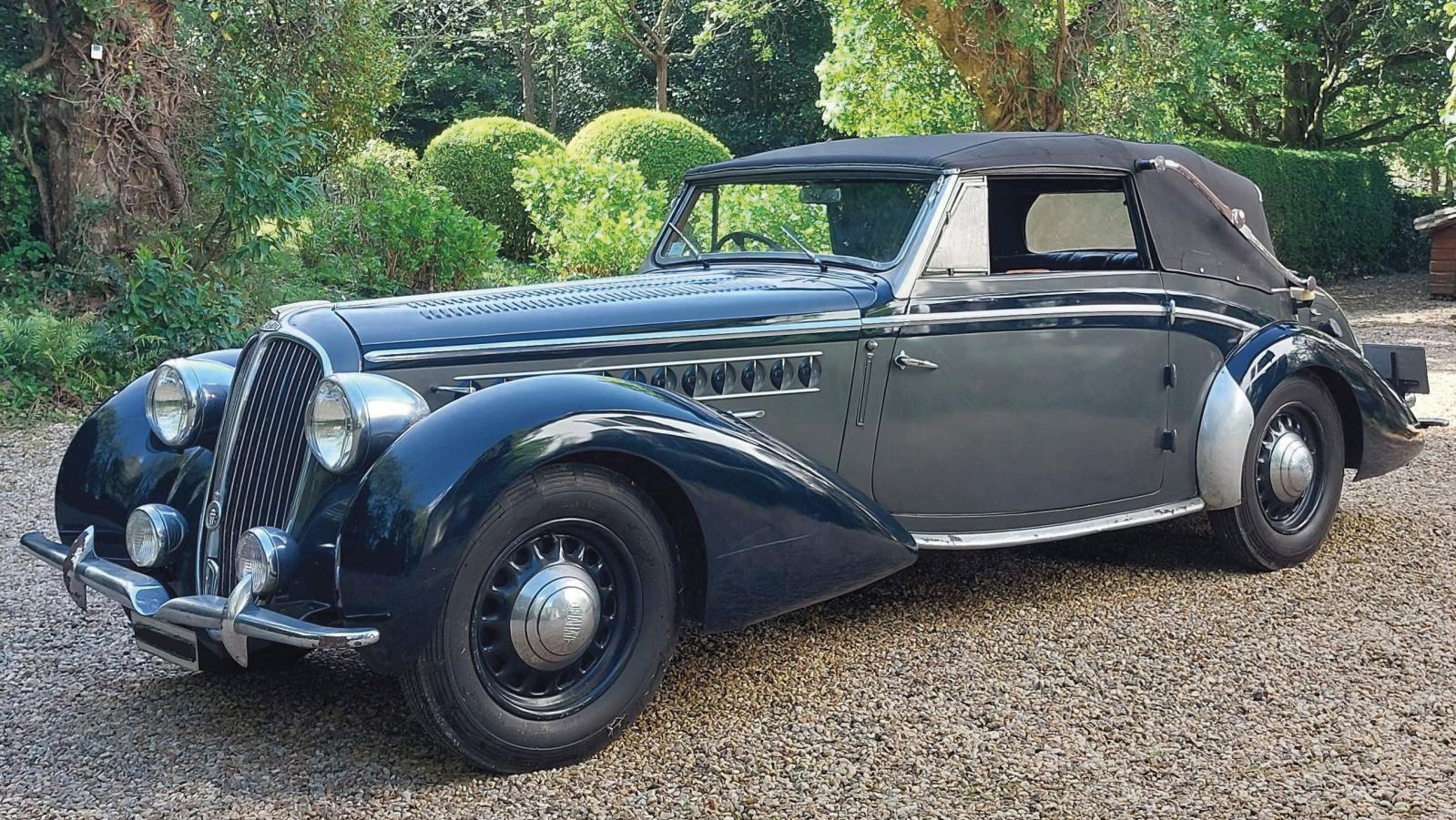 Delahaye 148L Cabriolet Chapron, 1939, châssis n° 60848, numéro Chapron «6070». Estimation :... Delahaye, le luxe et l’élégance à l’ancienne