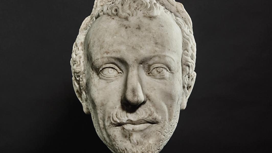 Germain Pilon (1540-1590), tête d’homme laurée en marbre de Carrare sculptée en ronde... Commande funéraire royale pour mignons