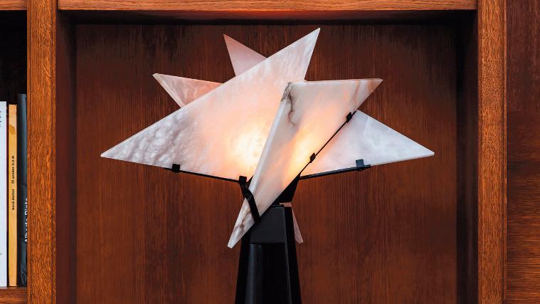 Lampe Religieuse de Pierre Chareau, créée en 1924, galerie MCDE. Les 5 jours de l’objet extraordinaire : la 47e édition !