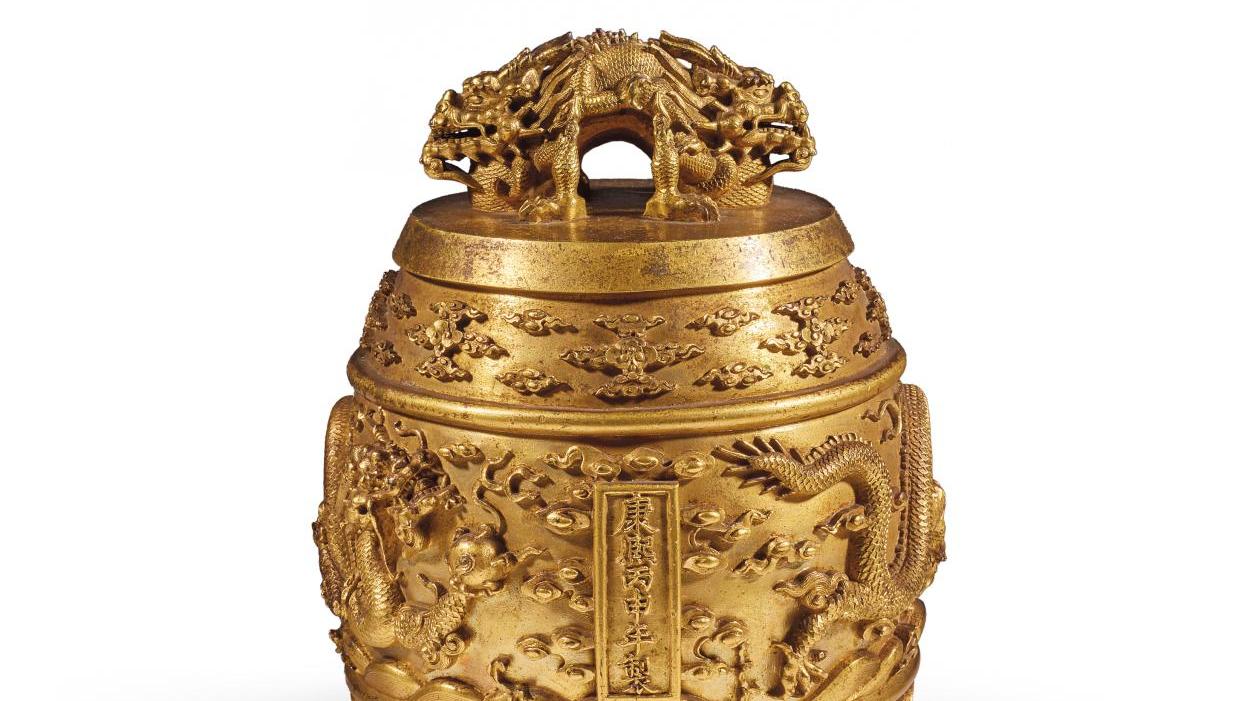 China, Kangxi period (1662-1722). Gilt bronze bianzhong ritual bell, decorated in... A Kangxi Period Chinese Imperial Bell From the Count de Semallé's Collection